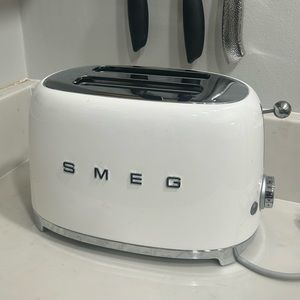 White SMEG retro style 2-piece Toaster